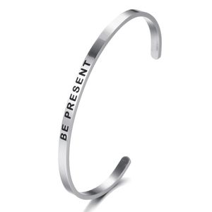 Bangle Custom Saying Citaten gegraveerd zijn aanwezig vriendschap liefde'bracelet mantra sieraden gepersonaliseerde inspirerende armband
