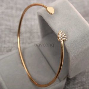 Bangle schattige romantische kristallen hart manchet armbanden armbanden voor vrouwen gouden kleur metaal open liefde charmes bangle nieuwe mode sieraden 240411