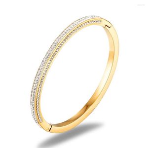 Conception de bracelet bijoux en acier inoxydable 18 K 4 rangées Bracelets en cristal couleur or géométrie stéréo pour les femmes qui aiment les cadeaux