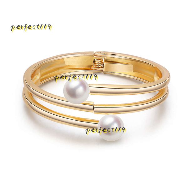 Bracelet de créateur de bijoux populaires, bracelet minimaliste, plusieurs couches de lignes enroulées autour d'un bracelet de perles à double tête avec un bracelet plaqué or ouvert