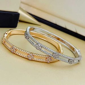 Bracelet Designer Clover Bangle Marque Bracelets pour Femmes Plaqué Or 18 Carats Plein Cristal Quatre Feuilles Perlee Mélilot Fleur Manchette Valentine Party Cadeau Bijoux R5L2