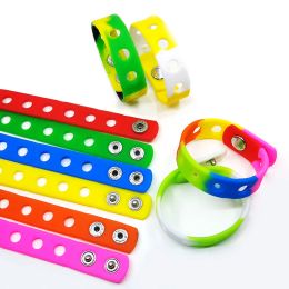 Bangle DHL 18 cm 200pcs Gemengde siliconen polsbandjes 17 kleuren zachte armbanden banden voor schoen Charms Accessoires Kids Party Gift