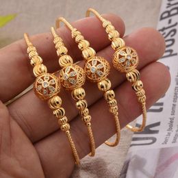 Bangle Dubai Fashion Gold Color Bangles For Women Girl Light armband Draag Golden ingelegde stenen sieraden dagelijkse winkelfeest