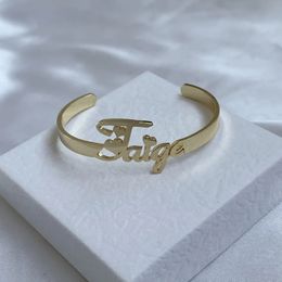 Bangle duoying aangepaste naam armbanden gepersonaliseerd ontwerp je naam armbanden roestvrij staal goud voor kinderen sieraden cadeau 231218