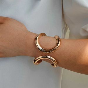 Bangle Exagéré Design Simple Metal Cutout Open pour les femmes Géométrie de mode européenne Bijoux Girl Girl Accessoires Q240506