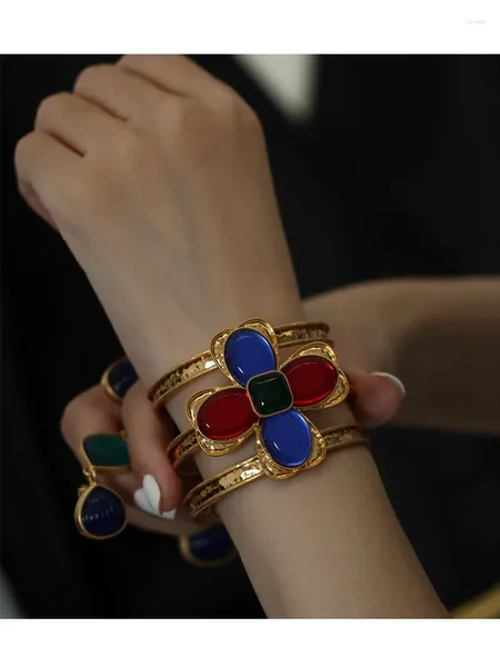 Brazalete De Famosos Diseñadores Europeos Y Americanos Con Elegante Apertura De Pulsera Retro Chapada En Oro De Tres Capas De Vidrio Cruzado Vintage.