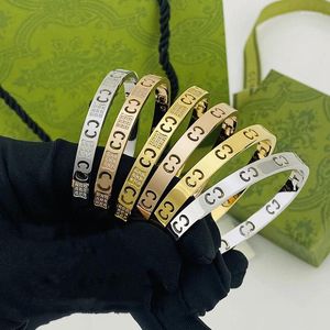 Bangle Fashion 2023 Vrouwen Titanium Stalen Armband Met Strik Bedels Designer Armbanden Vrouwelijke Inspiratie Sieraden Drop