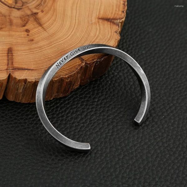 Bangle Fashion Simple Never Up Up Twist Cuff Bangles Punk Bracelet d'ouverture en acier inoxydable vintage pour hommes