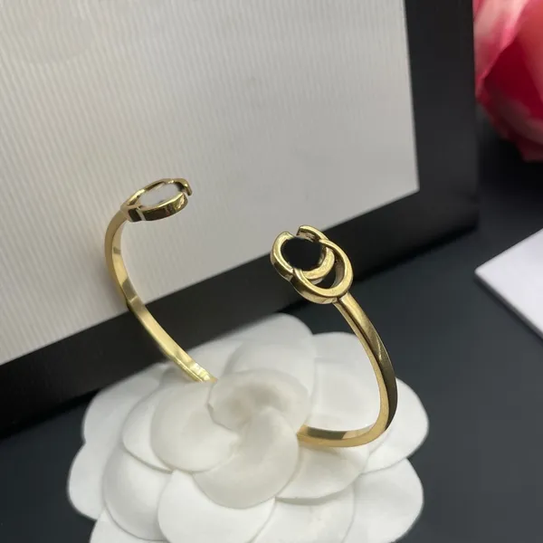 Bracelets de style mode bracelet Femmes Bangle de bracelet Chaîne de manche de bracelet Design Bijoux Bijoux 18k Gold plaqué en acier inoxydable Amateurs de mariage G