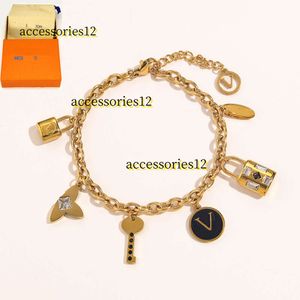 Brazalete Pulseras de cadena de moda Brazalete de mujer Chapado en oro de 18 quilates Acero inoxidable Amantes de cristal Regalo Pulsera Brazalete Cadena Joyería de diseñador 2024 Brazalete de diseñador