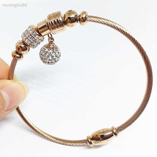 pulsera de trébol Pulsera de acero de titanio Pulsera de oro rosa chapada en diamantes con incrustaciones de mariposas de varios estilos para mujer Regalo del día de San Valentín para mejor amigo HCEV