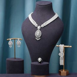 Bracelet ensemble de bijoux pour femmes à la mode avec zircone nigériane de haute qualité pour mariage 4 pièces.Parures de bijoux 240319