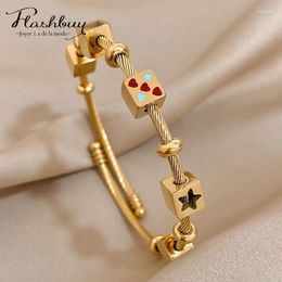 Brazalete Flashbuy Trend Heart Love Stars Dice Charm Brazaletes de acero inoxidable Pulseras para mujer Joyería impermeable chapada en oro de 18 k