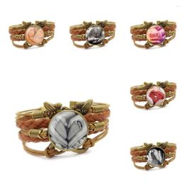 Brazalete para niñas, regalo hecho a mano, pies de bebé frescos en manos de la madre, llegada, cabujón de cristal, pulsera de cuero marrón multicapa