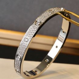 Bangle voor vrouwen Designer Bracelet Men V-Gold Plaed Gold Bangles ingelegd 10 CZ Volledige diamant 2 3 Rij 4 mm 6 mm W Nagel Braceles Designer Sieraden Valenines Dag