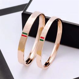 Bangle for Women Luxury Factory Directe verkoop van nieuwe sieraden kerstcadeaus modeontwerper Bracelet dames heren armbanden rosé gouden sieraden punkaccessoires
