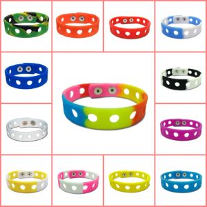 Bangle gratuit DHL 500pcs Couleur mixte Mode Silicone Bracelets Bands Ajustement en gros pour les charmes de chaussures 18 cm Gift de Noël