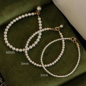 Bracelet de perle artificiel rétro français de bracelet pour les femmes Bracelet de tempérament polyvalent cadeau d'anniversaire
