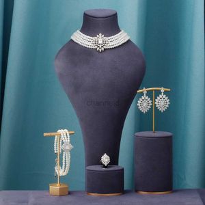 Bangle Gem 2023 merveilleux collier d'imitation de perles à 5 couches avec collier en zircone, ensemble de bijoux en zircone 4 pièces 240319