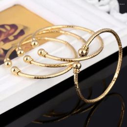 Bracelets de manche de bracele en bracelet en or bracelet pour femmes bijoux de bracelet à la mode simple