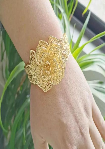 Bracelet en métal doré fleur creuse bracelet de bras de manchette ouvert pour les femmes Inde accessoires de mariage de mariée de luxe Women039s Bracelets Je7407512