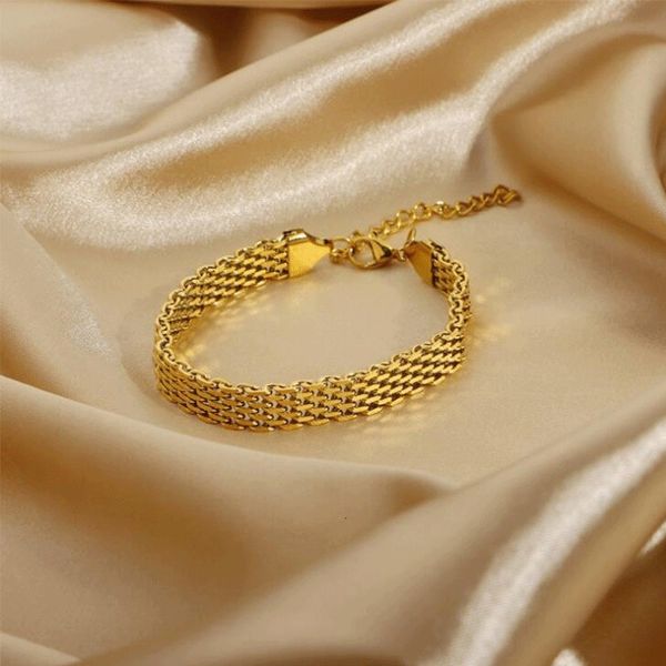 Brazalete Chapado en oro Reloj de acero inoxidable Cinturón Pulsera de apilamiento para mujeres Occidente Textura de metal Diseño Pulsera Joyería Regalos 230904