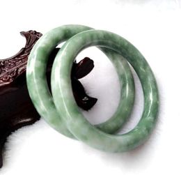 Bangle Cadeaux d'amulette chanceux à la main pour femmes Her hommes Bracelet Jade Green Natural Bijoux Jijoux de mode 9160292