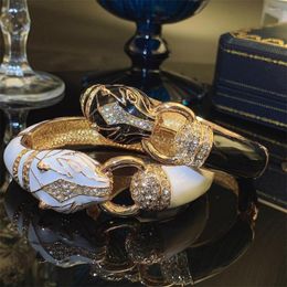 Brazalete de esmalte de alta calidad, pulsera de leopardo blanco y negro, joyería de temperamento, pulseras de lujo para mujeres, accesorios de diseñador para hombres