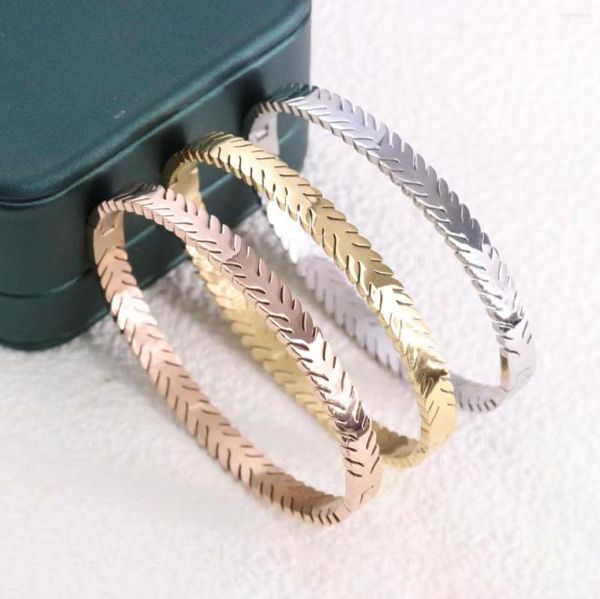 Brazalete de alta calidad único un círculo de hojas diseño amantes pulseras brazaletes para mujeres 18 K marca de acero inoxidable regalo de joyería