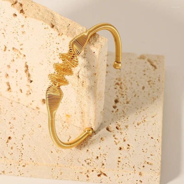 Brazalete Ins Venta de joyería de moda de acero inoxidable chapado en oro de 18 quilates Brazalete de alambre giratorio para mujeres Fiesta libre de deslustre a prueba de agua