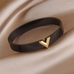 Braccialetti con braccialetti in acciaio al titanio a forma di V per donna, design classico, gioielli di moda, semplici braccialetti di lusso quotidiani
