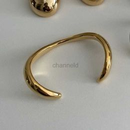 Bracelet vague irrégulière manchette ouverte bracelet en acier inoxydable pour femmes minimaliste simple bijoux bijoux gratuits étanche 240319