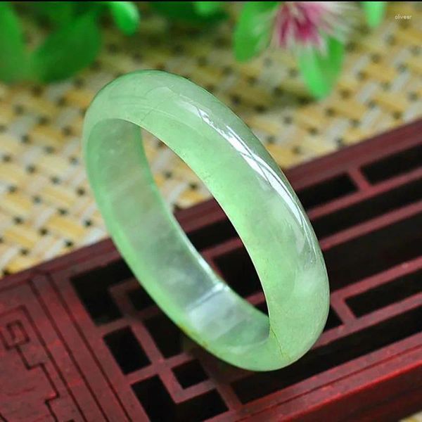 Bracelet Jade Bracelet Modèles féminins naturels à travers vert clair beau et élégant 51 mm 00128