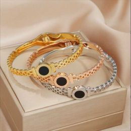 Armreif, koreanisches Armband aus 18 Karat Gold, Titanstahl, weibliche Persönlichkeit, kalter Stil, kleiner Sinn für Design, rostfreie römische Uhr, Armreif