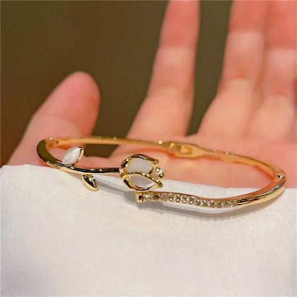 Brazalete coreano ligero de lujo ópalo pulseras de tulipán para mujeres exquisito circón brillante elegante brazalete de flores joyería para fiesta de boda regalos 2024