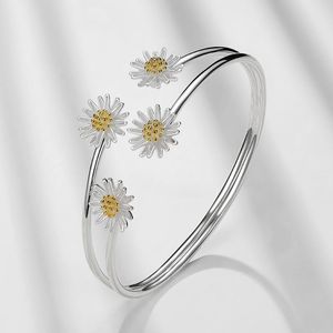 Bangle Korean Style Daisy Flower Charm Armband Zilveren Kleur Elegante Zonnebloem Opening voor Vrouwen Bruiloft Sieraden