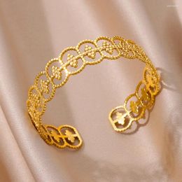 Bracelets en acier inoxydable en dentelle en dentelle pour femmes bracelet à la main pour femmes plaquées or bijoux de créateur de mode esthétique