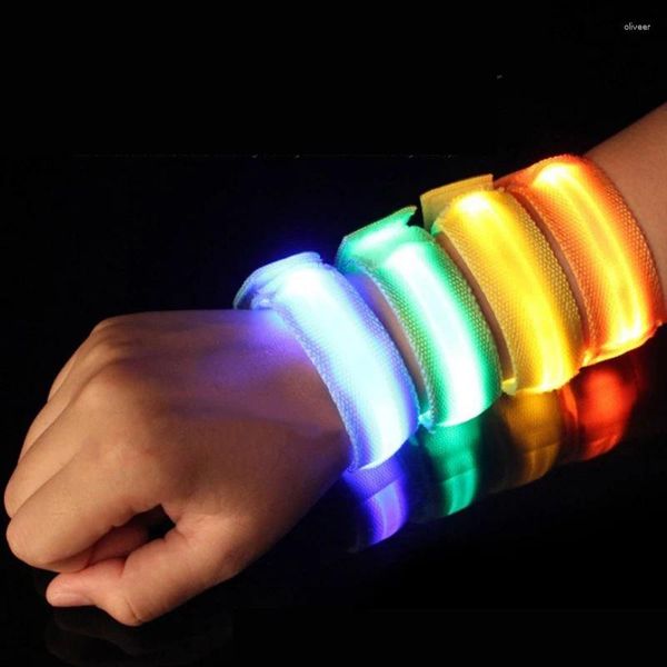 Brazalete de batería LED LED EMITATY Entretenimiento Alevir accesorios Noche corriendo pulseras de fluorescencia luminosa