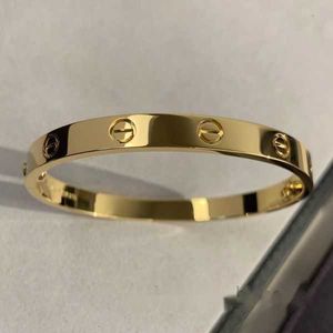 Bracelet Love Series Gold Au k Never Fade Taille avec tournevis à boîte Réplique officielle de qualité de marque de luxe pour petite amie Couple Bracelet Chance