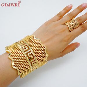 Bangle Luxe koperen manchet Bangle Ring voor vrouwen Dubai Gold Color Hollow Out Bracelet Sieraden Nigeriaans Marokkaans Frankrijk Wedding Gift 230814