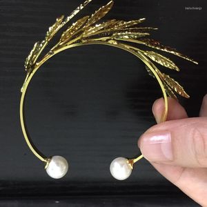 Brazalete Brazalete de oro de hoja multicapa de lujo para mujer Chapado en cobre con perlas
