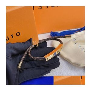 Bracelet de luxe en acier inoxydable célèbre designer bracelet bijoux de mode plaqué or 18 carats fleur en cuir marque classique S233 livraison directe Otdkk