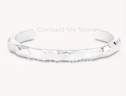 Bangle M00332 Luxury 2021 Bracelet irrégulier Highend Brand Presbyopie Charme Accessoires Car Pendre Dames Gift For Women1476183