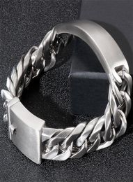 Bracelet ID gravir massif pour hommes pour hommes en acier inoxydable mat à 18 mm Bracelets en acier inoxydable à la main