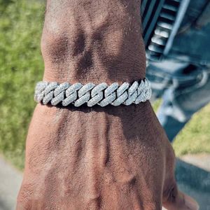 Bangle Mens Cuban avec chaîne de corde en acier inoxydable Bijoux bijoux de glace étincelante de la chaîne cubaine de haute qualité Q240522