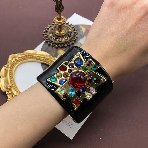 Bracelet Moyen-Occident Industrie Lourde Émail Noir Glaze Ruby Femelle Printemps Ouverture Bracelet Incrusté Femmes