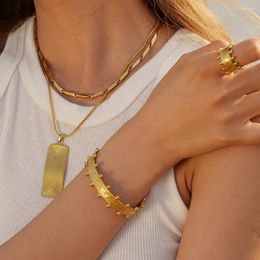 Bangle Minar Prachtige meerdere 18K goud PVD verguld titanium staal hamertoon brede dikke armbanden voor vrouwen sieraden