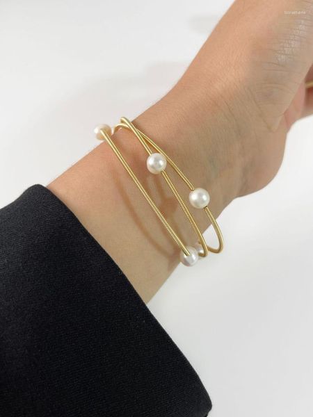 Brazalete Minar de moda Irregular de perlas de agua dulce de doble capa, brazaletes giratorios para mujeres, venta al por mayor, pulsera de latón chapada en oro Real de 14K