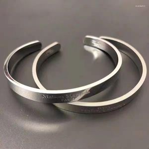 Bangle MM6 Margiela Paris Open Mond Armband Mannen Vrouwen Minnaar Titanium Staal Polsband Accessoire Vier Seizoenen Manchet GYM