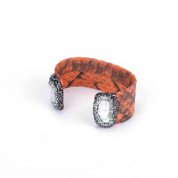 Bracelet naturel double perle d'eau douce irrégulière fin perle charme pavé strass orange rouge foncé cuir véritable grand bracelet de manchette ouvert